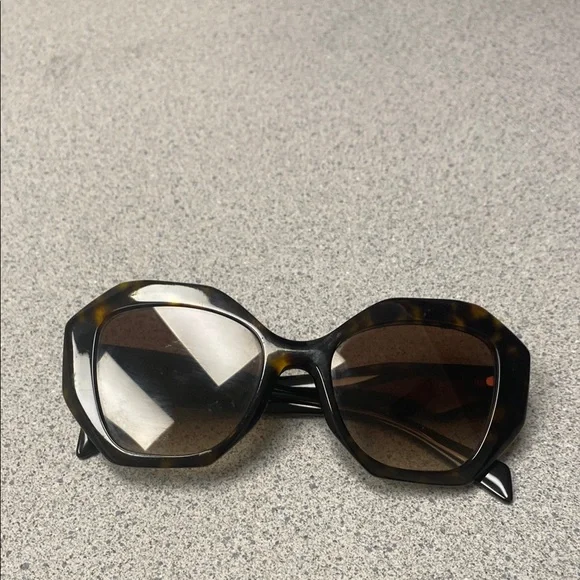 Prada | Accessories | Prada Brown Oversized Sunglasses With  display picture 2